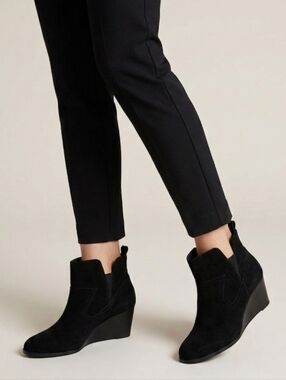 Size 8, Roebuck & Co. Black Wedge Booties